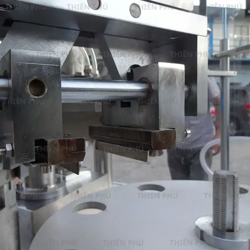 Máy Chiết Rót Hàn Tuýp Tự Động 19 May Chiet Rot Han Tuyp Tu Dong 3 1