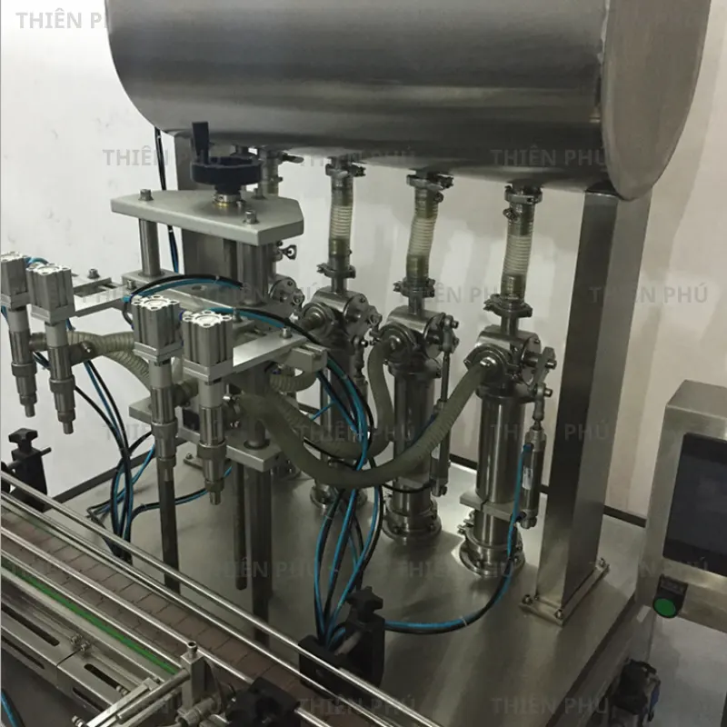 May chiet rot 4 voi co bon chua 3