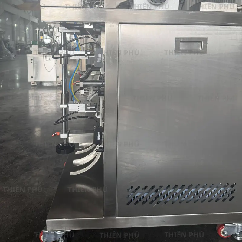 Máy Chiết Và Hàn Túi Mặt Nạ Mỹ Phẩm 14 May chiet rot va han tui mat nan my pham 6