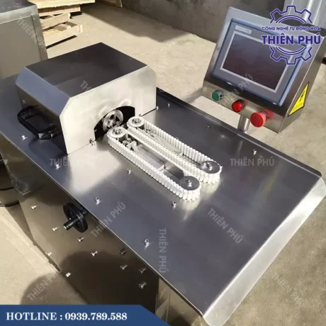 may buoc dau xuc xich ak 400 05