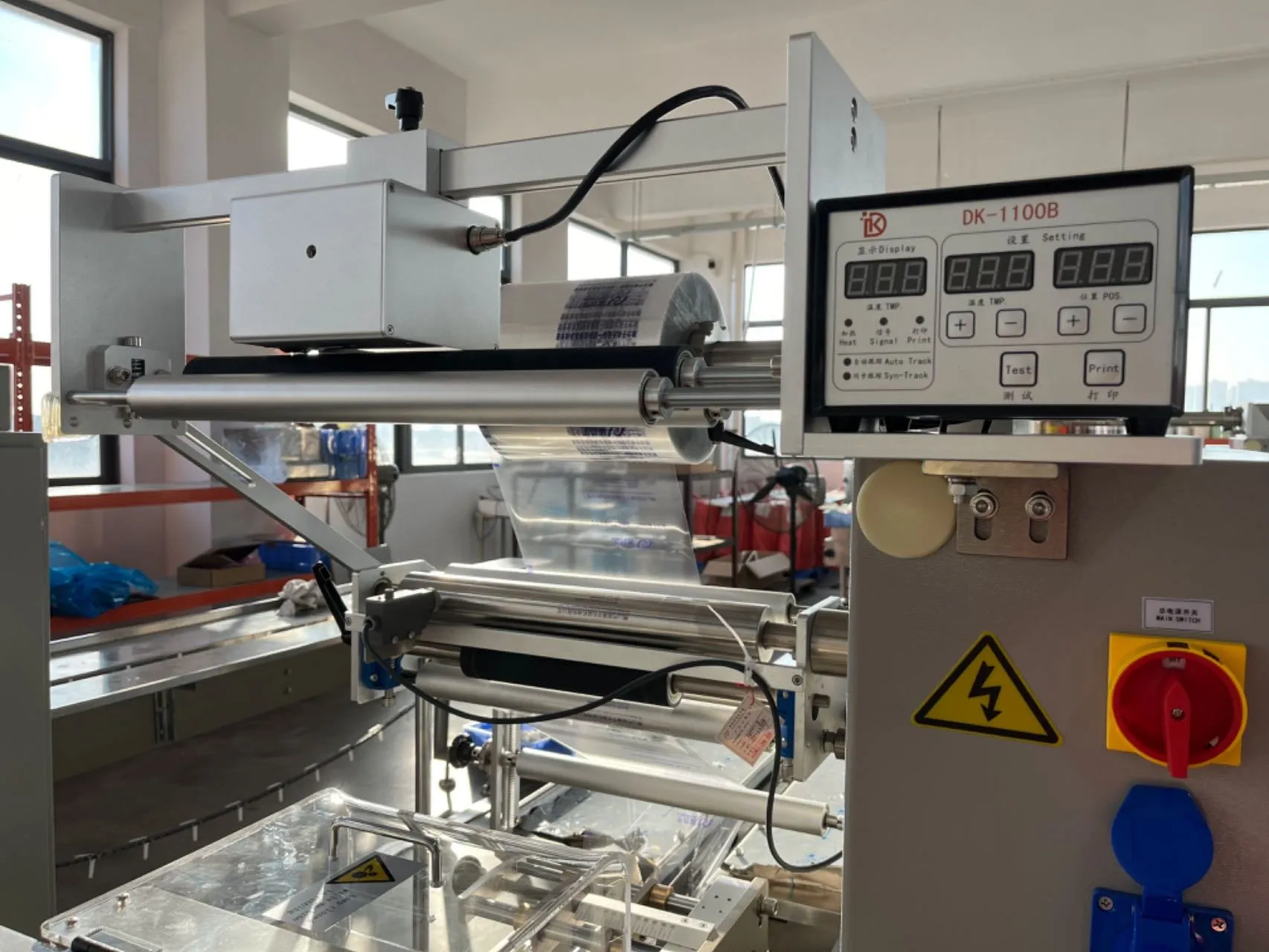 may dong goi keo lac 07