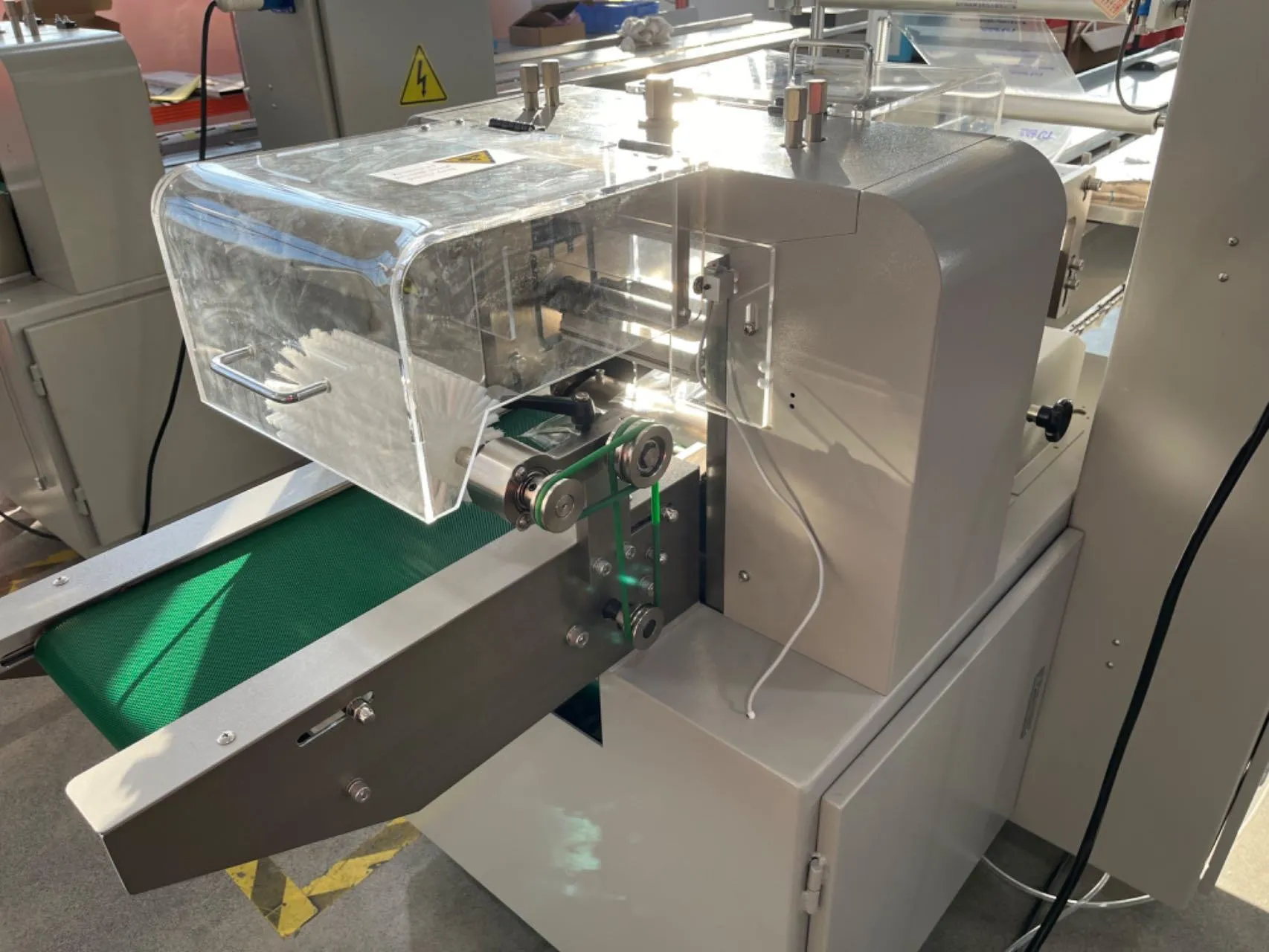 may dong goi keo lac 08