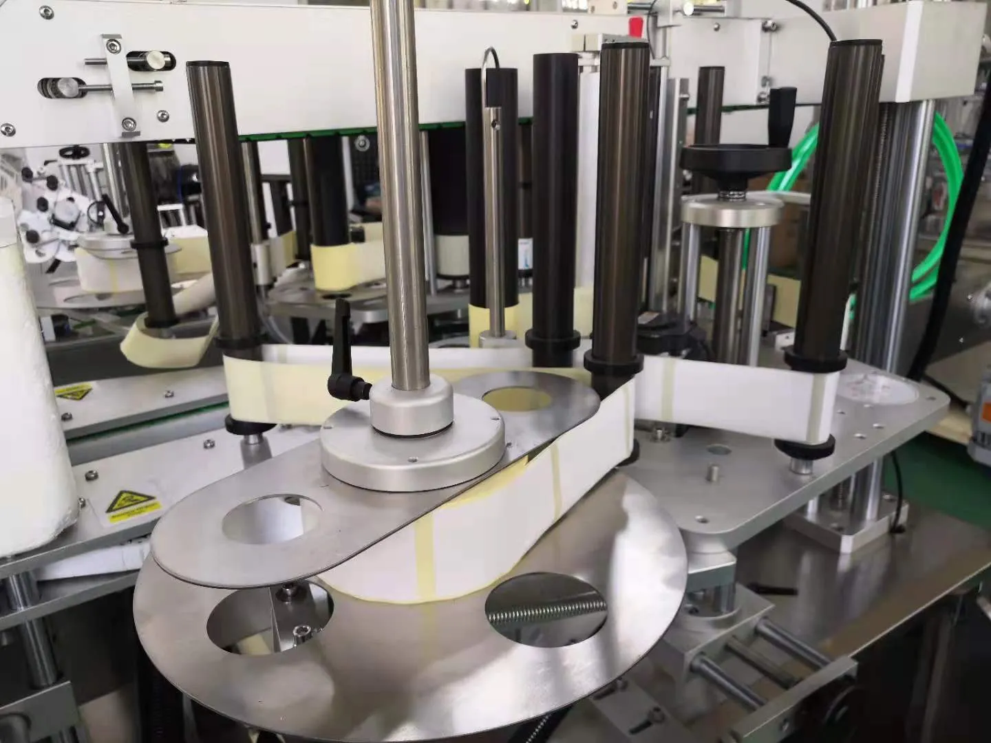 day chuyen chiet rot va dong goi dau nhot 16