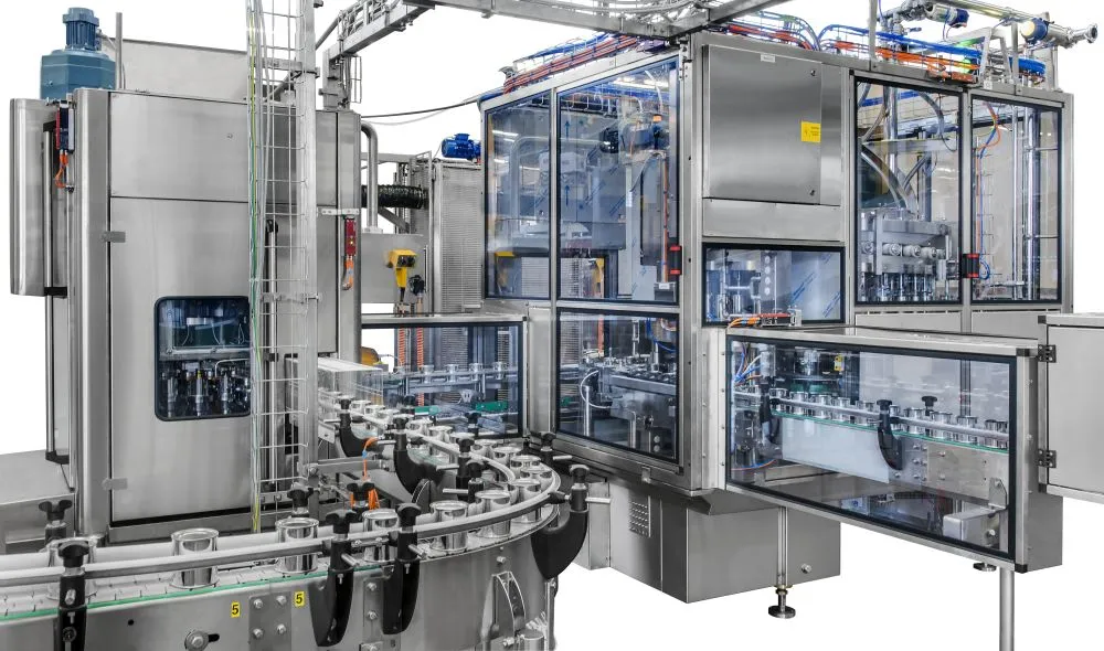 Chiết rót là bước quan trọng cuối cùng trước khi sữa đặc đến tay người tiêu dùng