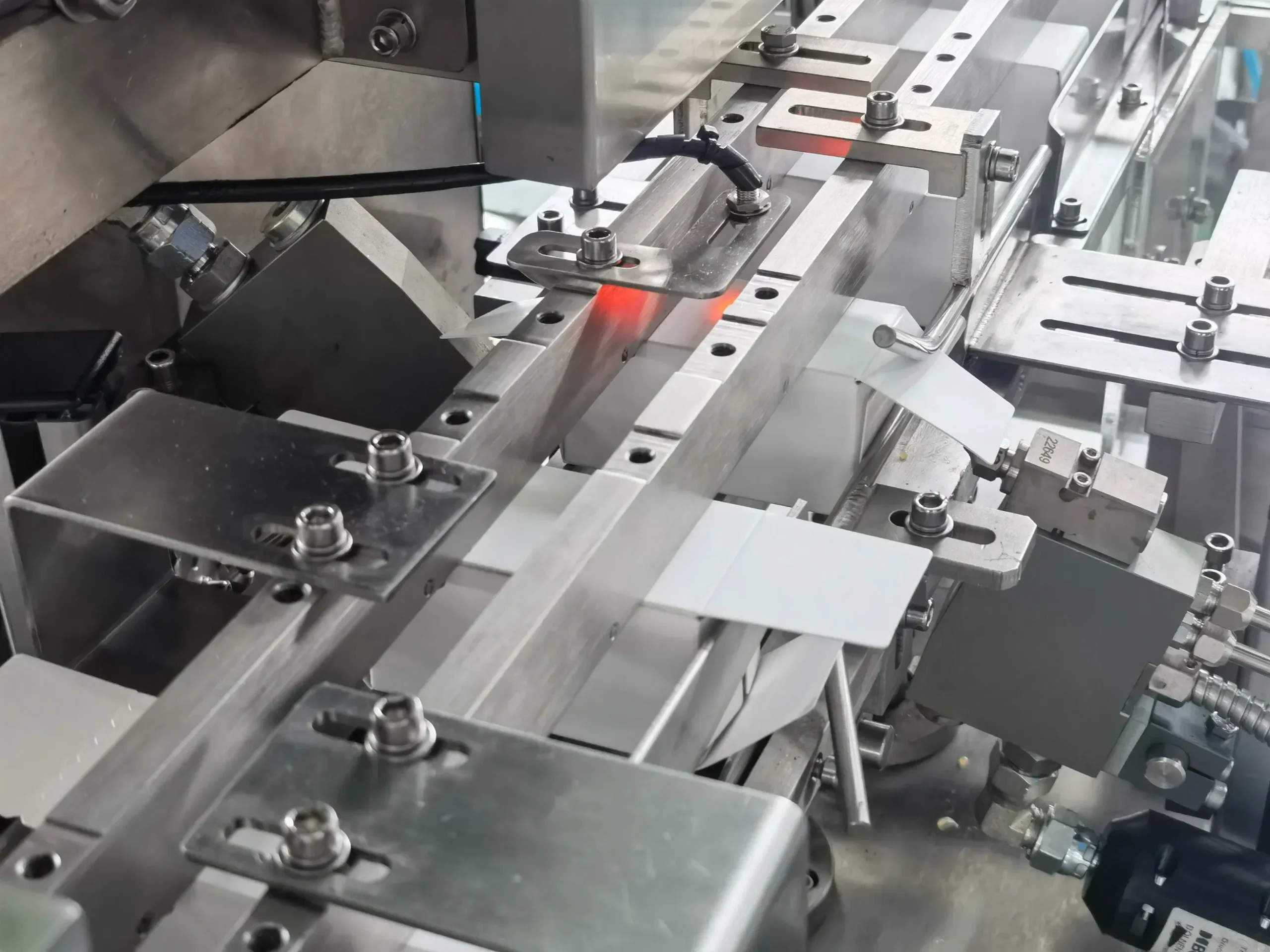 tam quan trong cua thung carton va bao bi dong goi trong san xuat hien dai 02 scaled